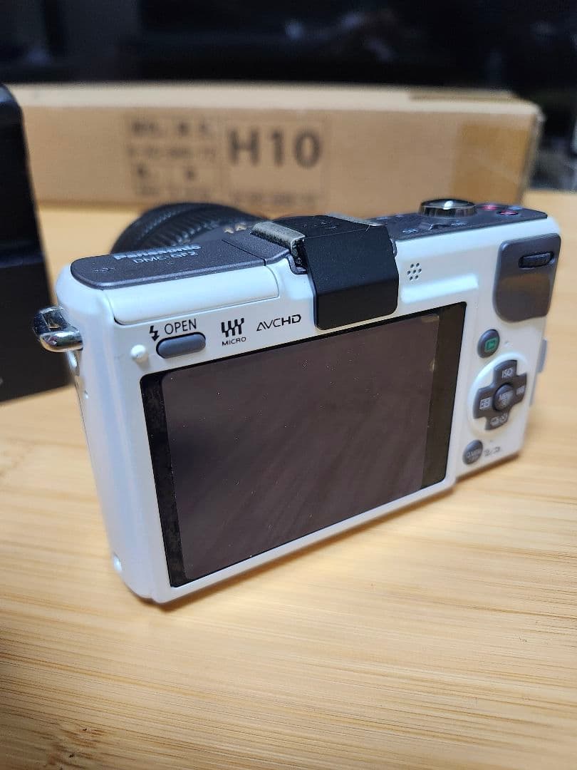 【✨人気カラー✨】Panasonic LUMIX DMC-GF2 デジタルカメラ