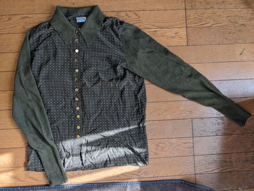 CHANEL オリーブグリーン ドット柄 シャツ ゴールドボタン