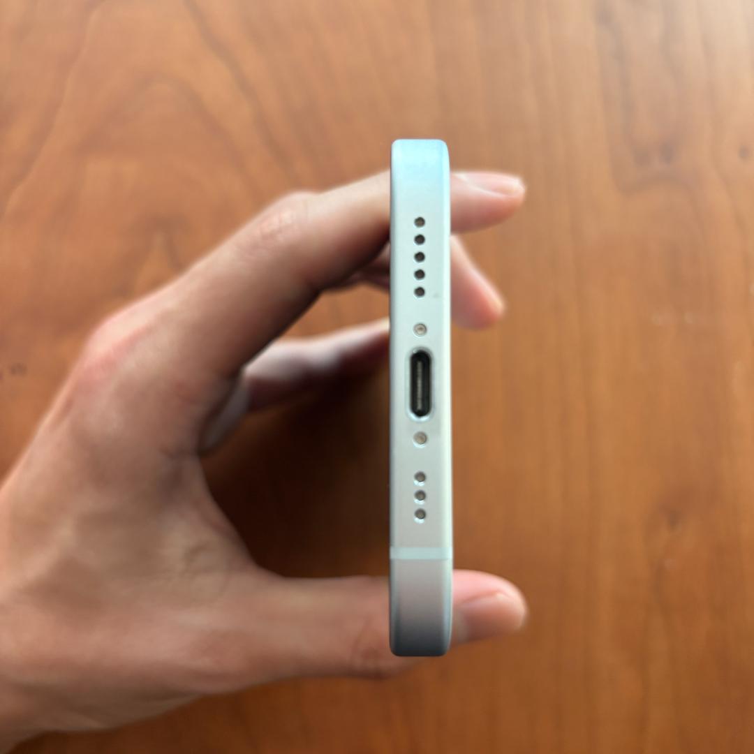 iPhone 15 ブルー　128GB　iphone本体