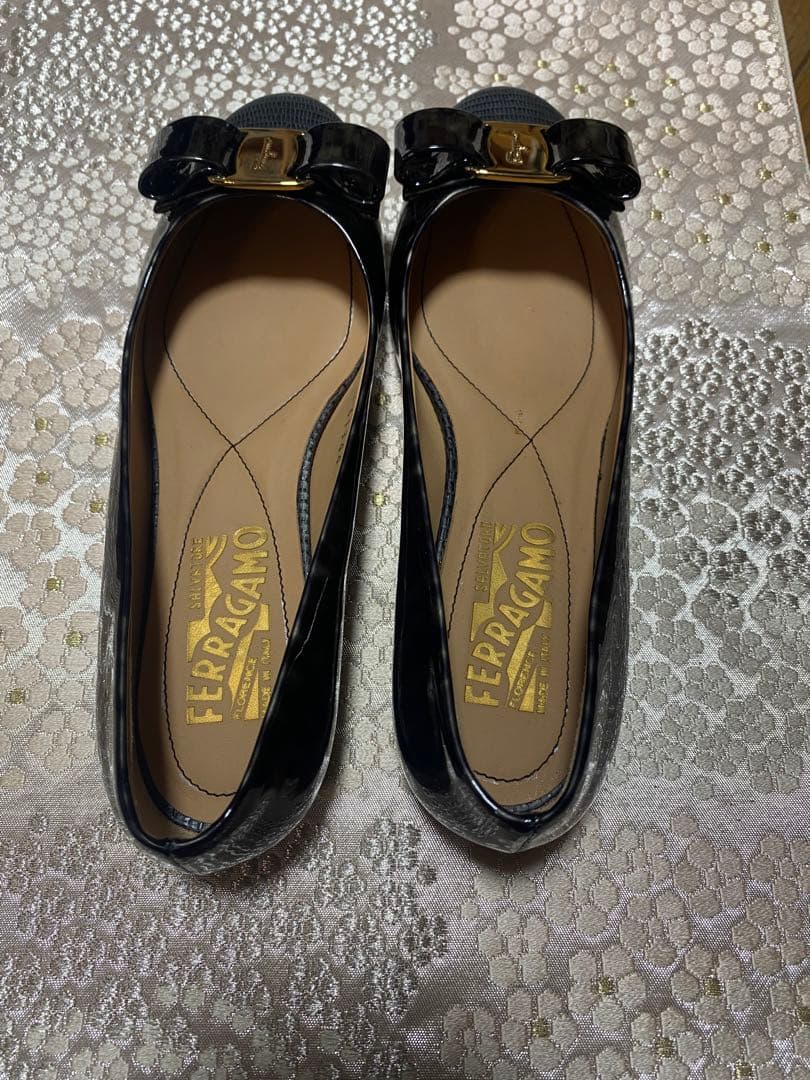 値下げしました　フェラガモバレーシューズ　4 2/1