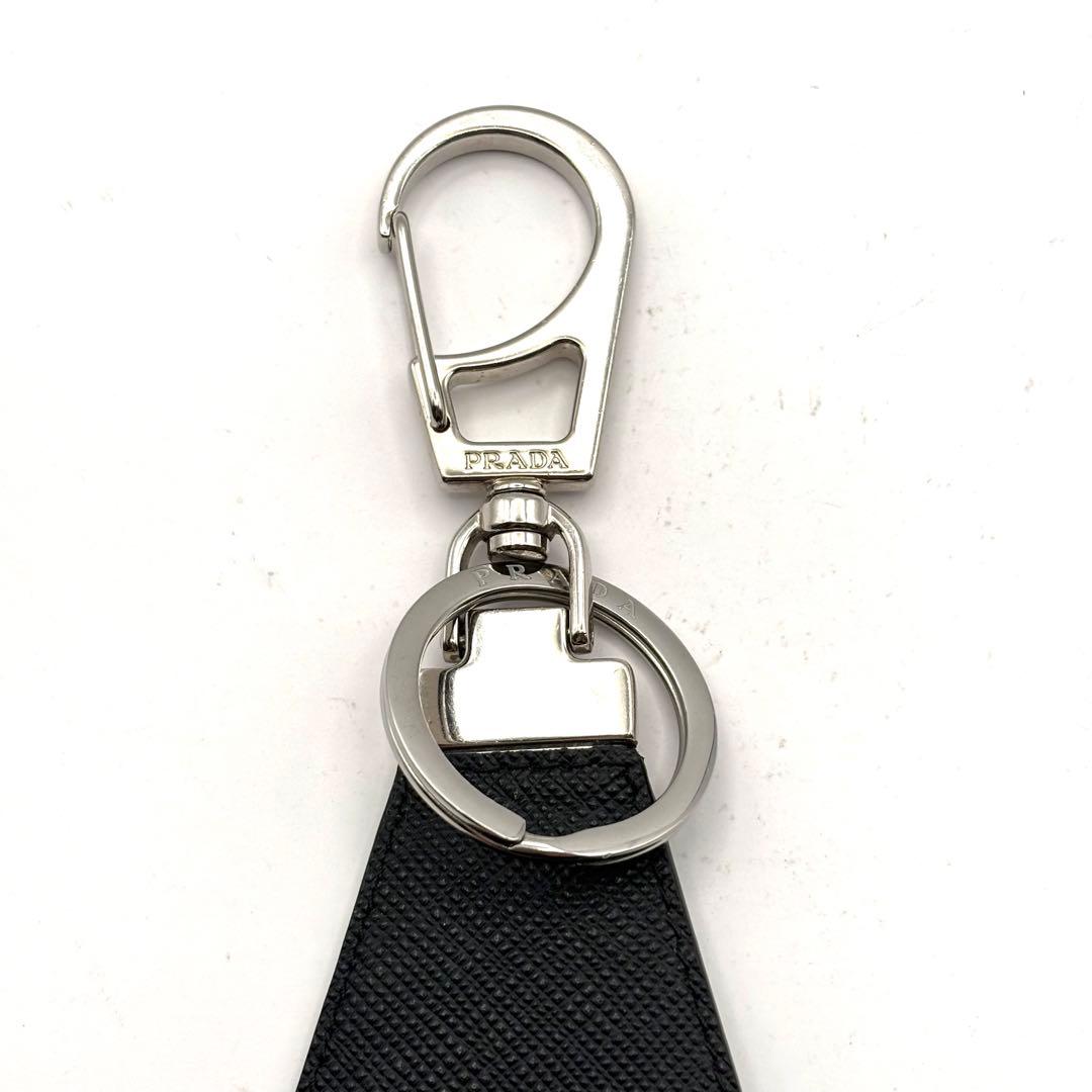 プラダ キーホルダー キーリング 三角ロゴ サフィアーノレザー ブラック 箱