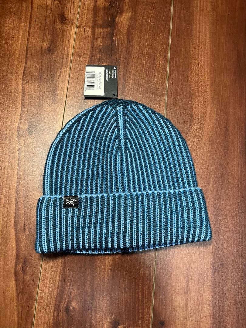 Arc’teryx ビーニー青と黒のストライプ ニット帽 新品