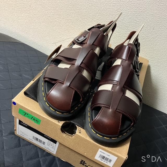 【未使用】ドクターマーチン サンダル KASSION 茶（プー100）