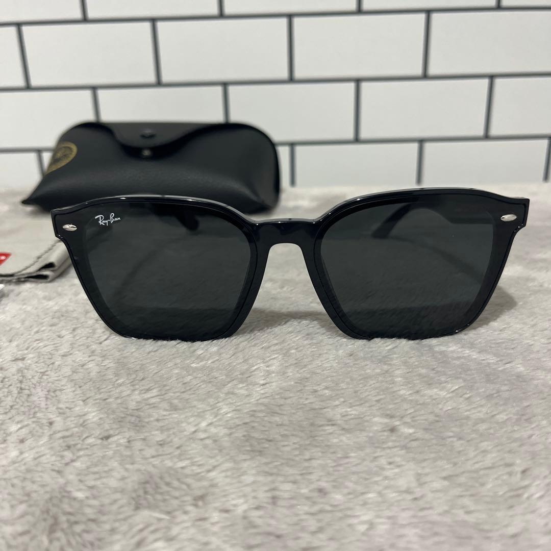 Ray-Ban ブラック サングラス RB4392D