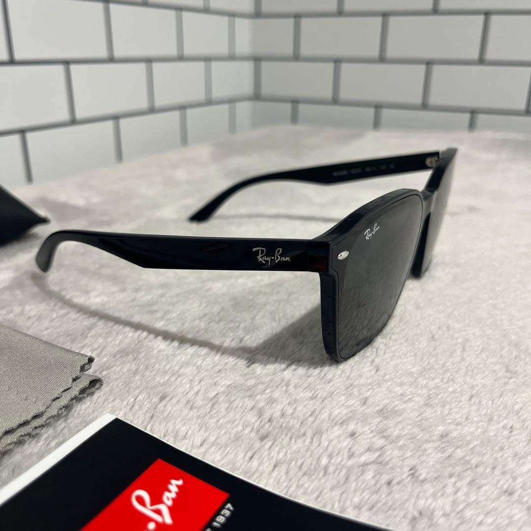 Ray-Ban ブラック サングラス RB4392D