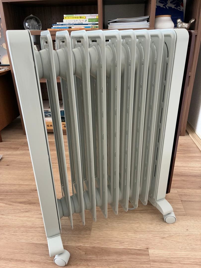 ★新品同様★ ヴェルティカルド★デロンギオイルヒーターRHJ21F1015-BR