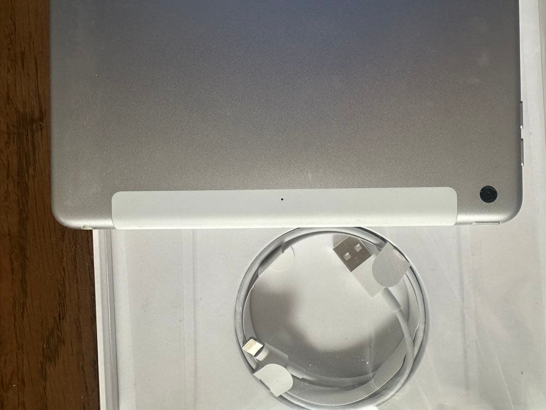 Apple iPad 7th wifi＋cellularモデル^_−☆