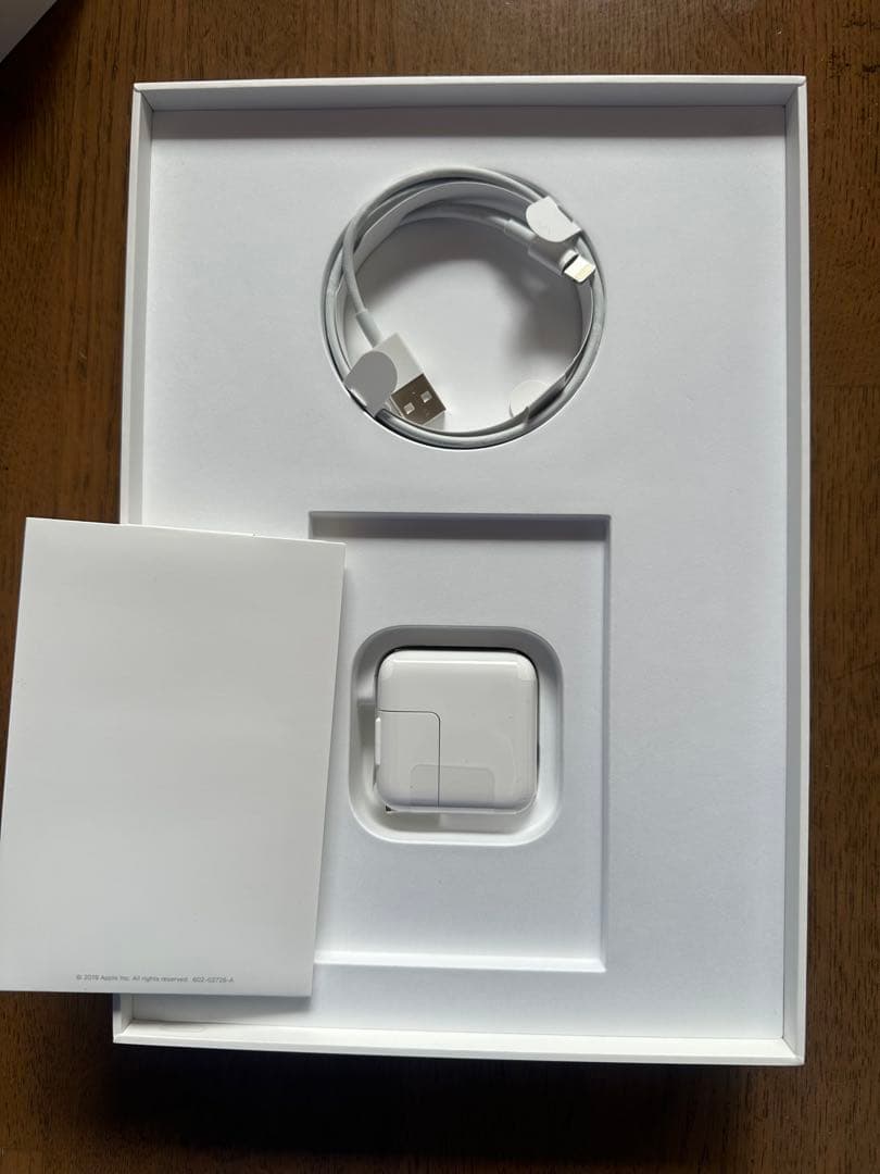 Apple iPad 7th wifi＋cellularモデル^_−☆