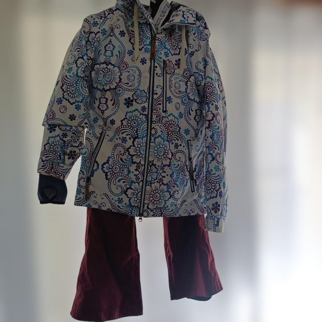 スノーボード　スキー　ウェア　 花柄ジャケットとパンツ　　上下セット