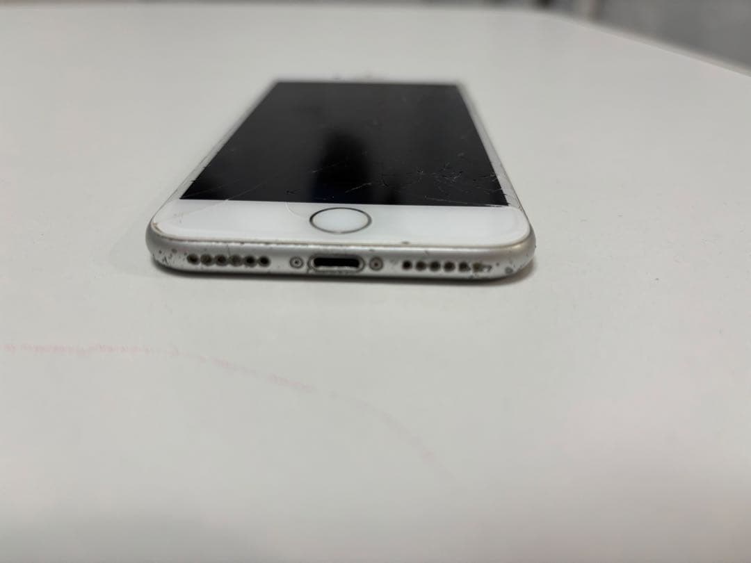 Apple iPhone 8 中古 64GB シルバー 本体