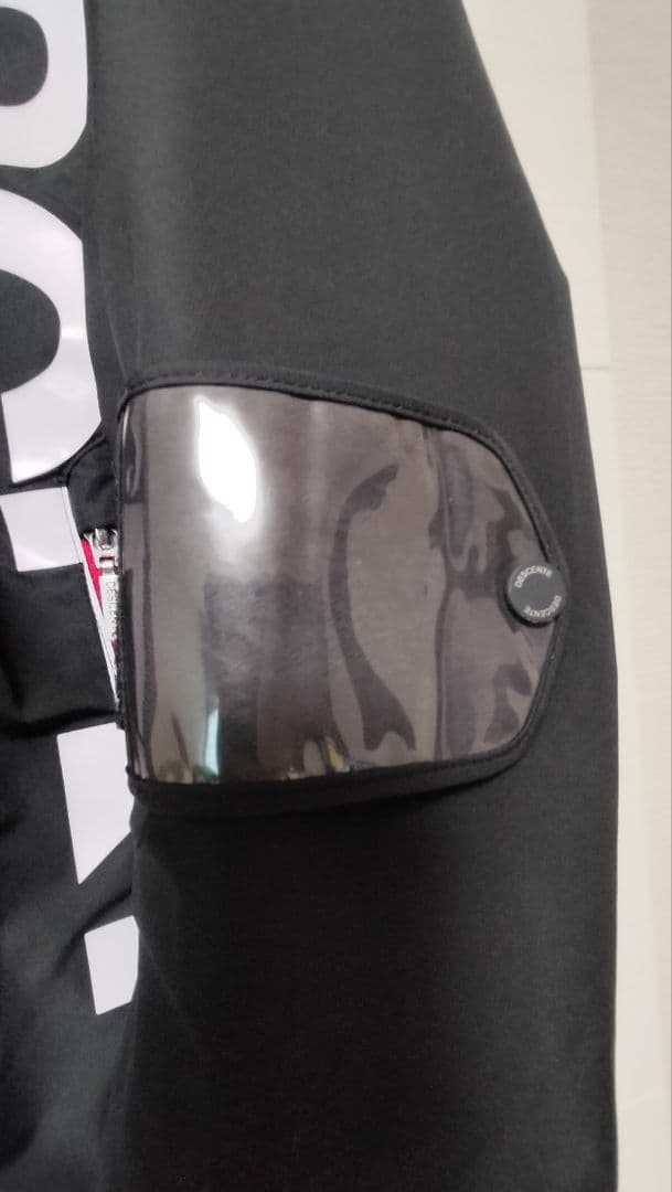 DESCENTE　スキーウェア M 黒 赤 ロゴ入り