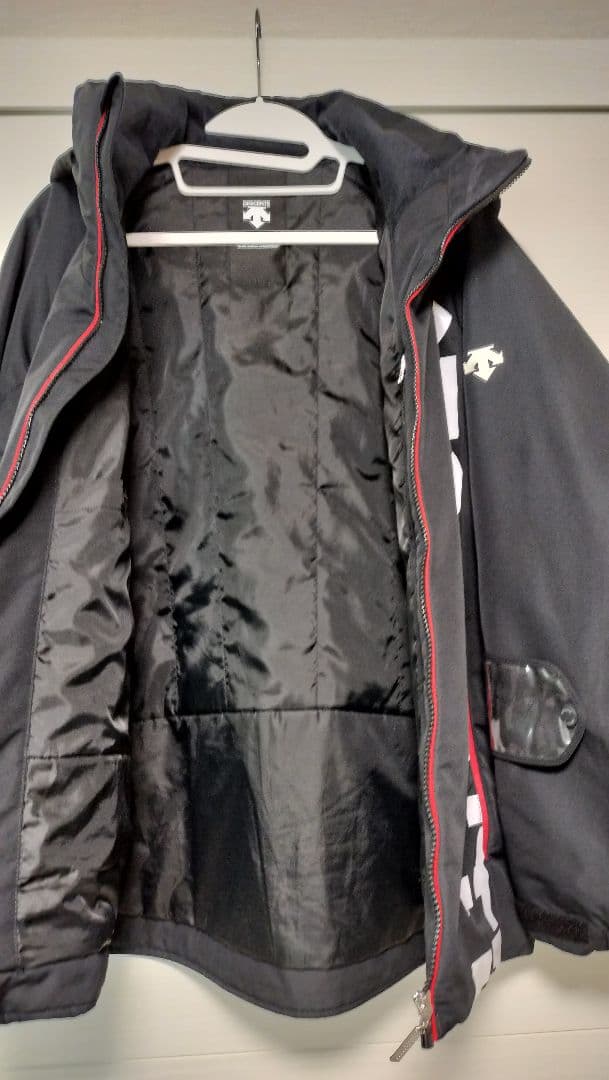 DESCENTE　スキーウェア M 黒 赤 ロゴ入り