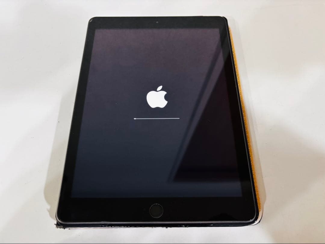 Apple iPad シルバー 32GB 本体　iPad 第5世代