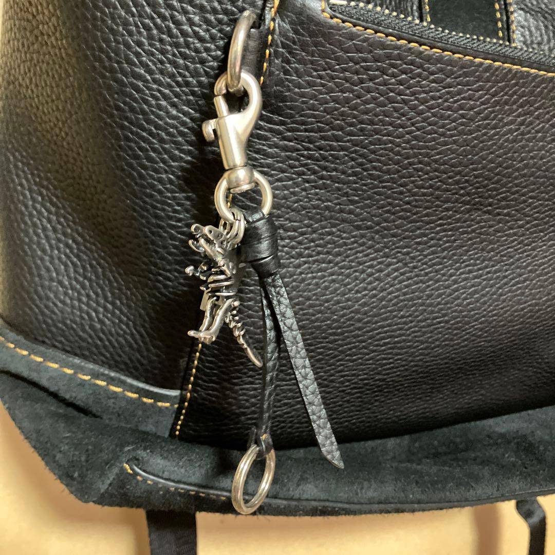 スタッズ付き黒リュック