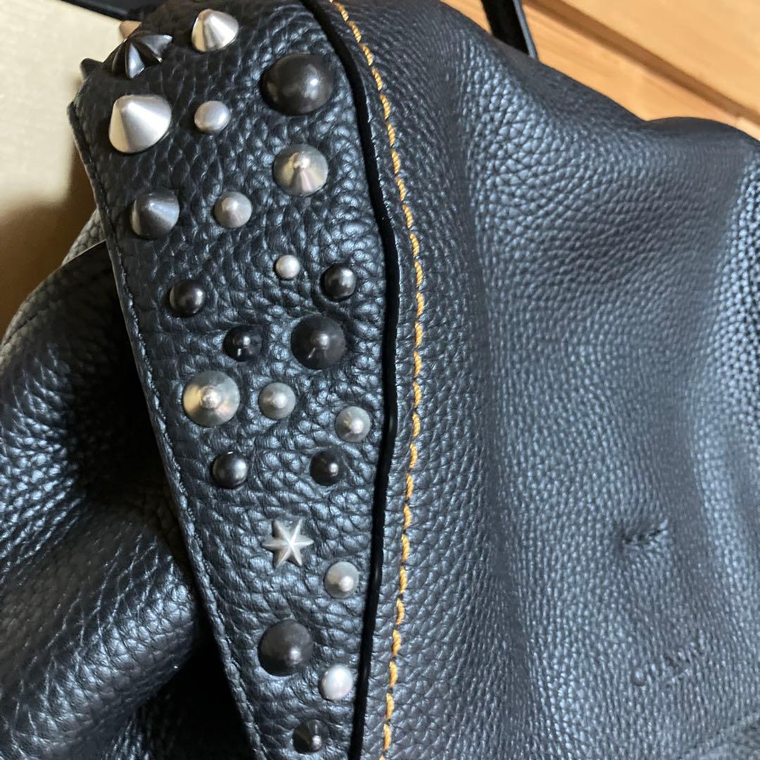 スタッズ付き黒リュック