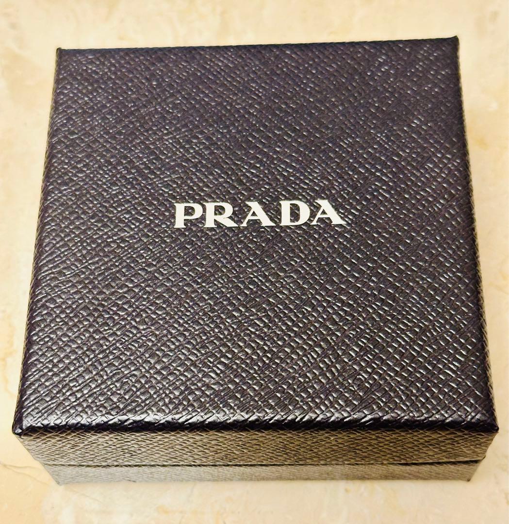 新品プラダ　ガレリア　ヘアークリップ　ミラノ限定品