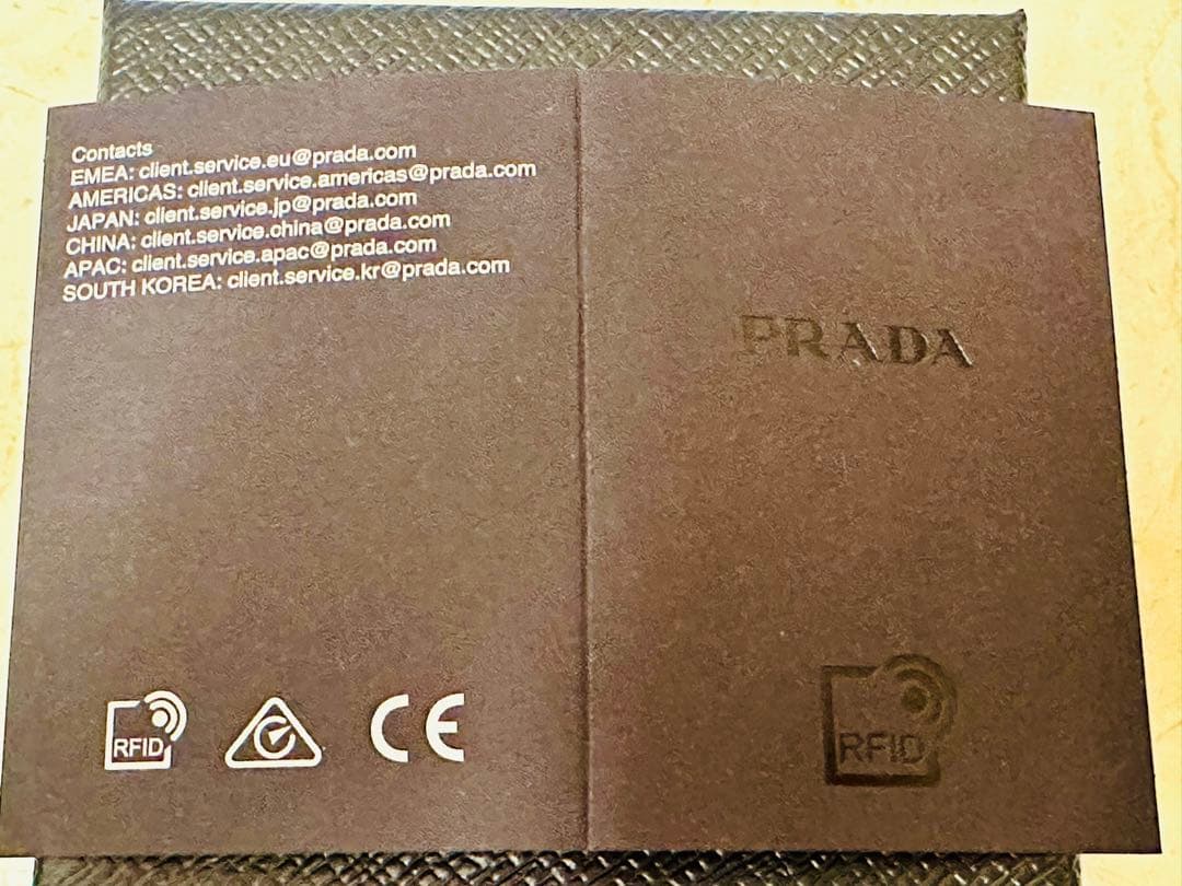 新品プラダ　ガレリア　ヘアークリップ　ミラノ限定品