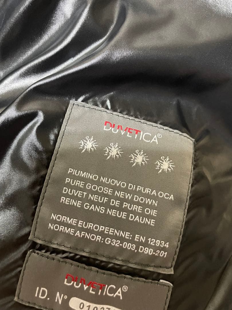 ち*る様 国内正規品　美品DUVETICAダウンベスト　ブラック　ヨーク羊革レザ
