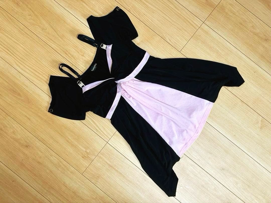 GOLDS同型♡Pumpkin-パンプキン-♡ビジュー♡肩出しオフショルトップス