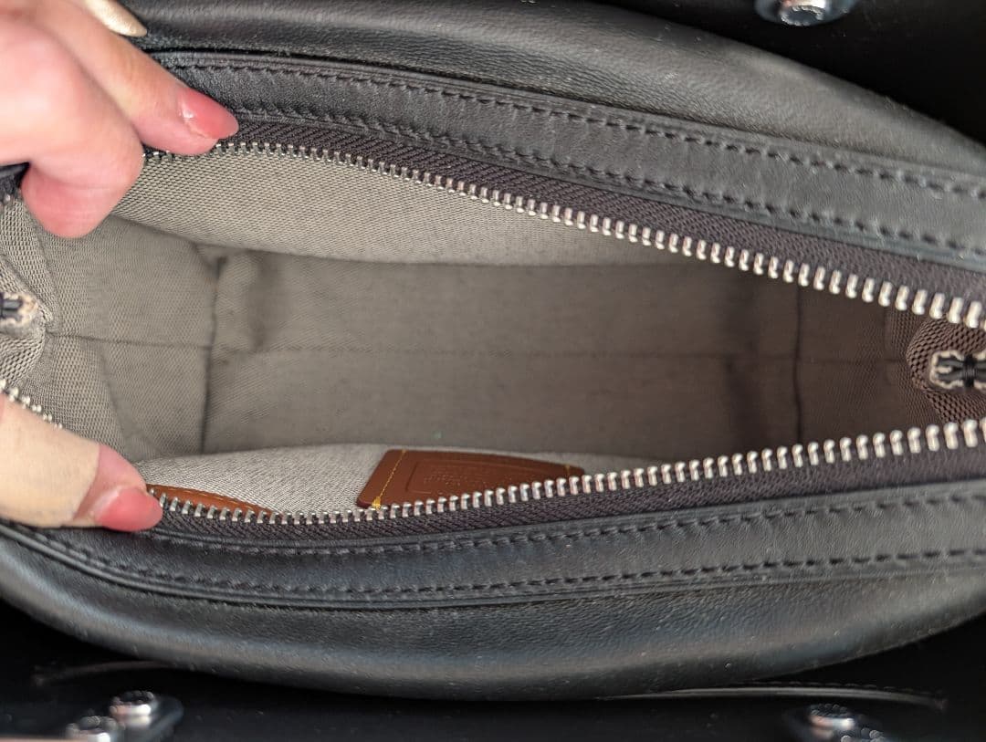 美品 COACH スタッズ 2WAY ハンドバッグ 黒