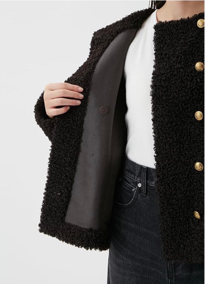 Mila Owenミラウォーエン金釦カールファージャケット