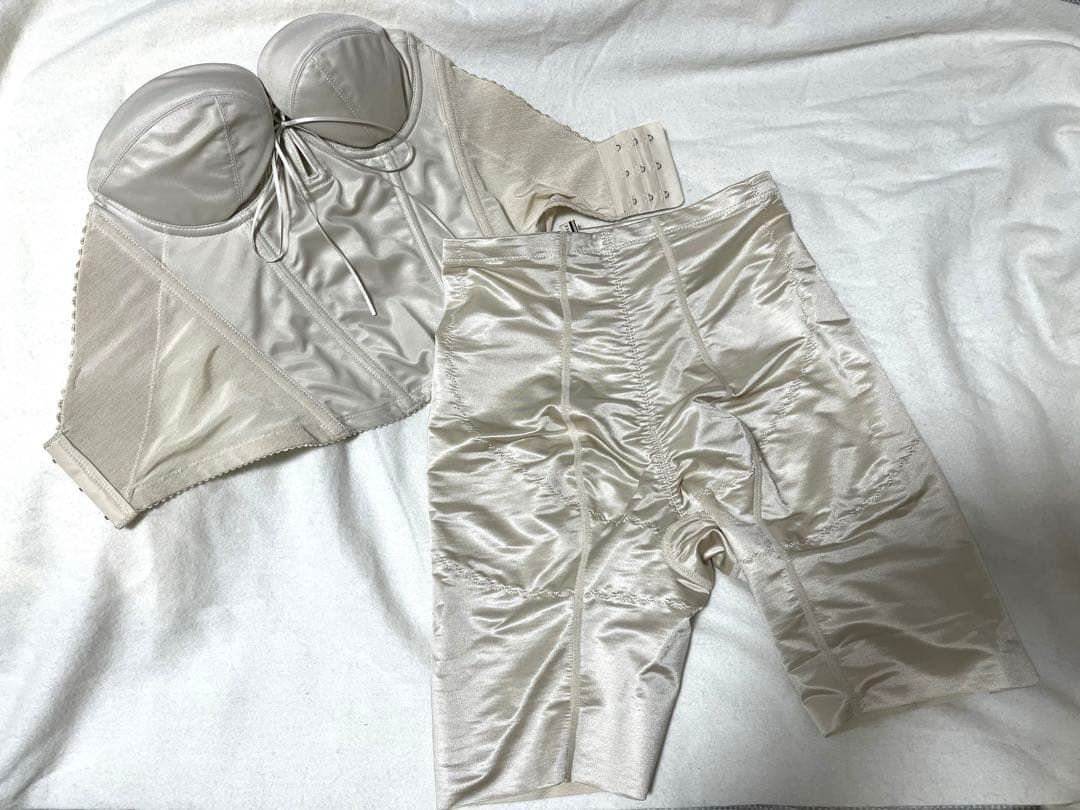 BRIDAL BEAUTE バックレスビスチェ　ブライダルインナー