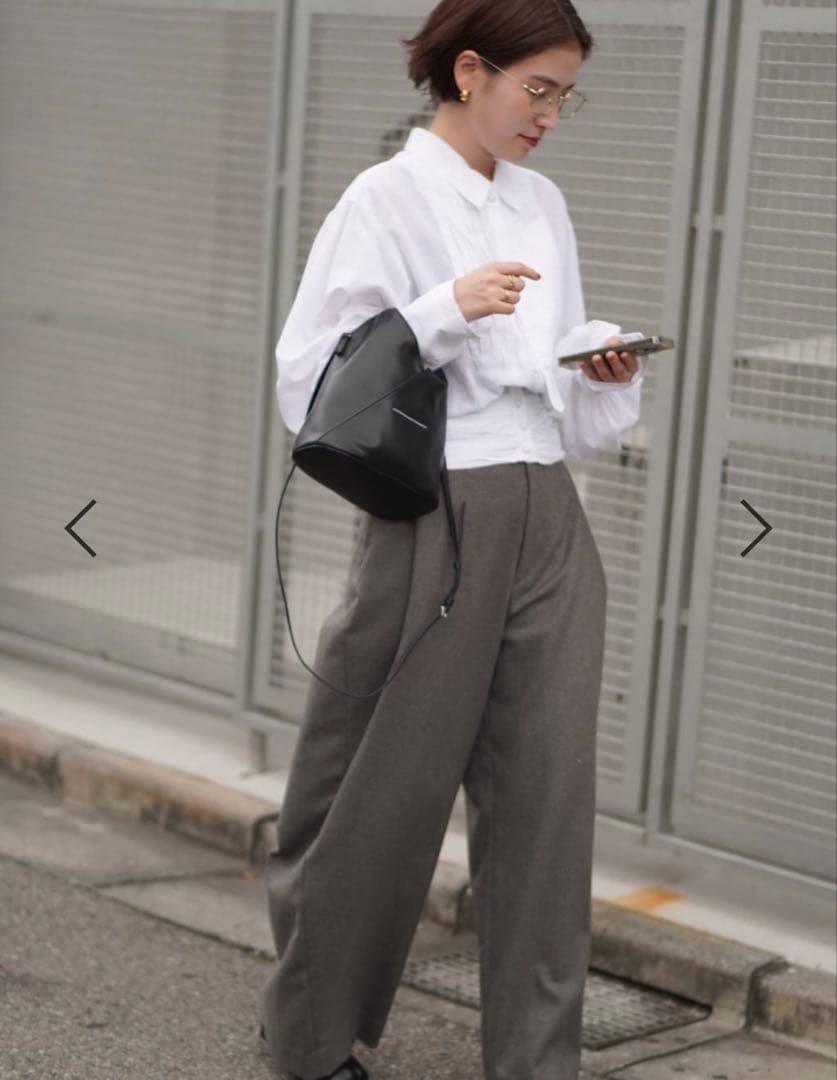 カレンソロジー　トップツィードパンツ