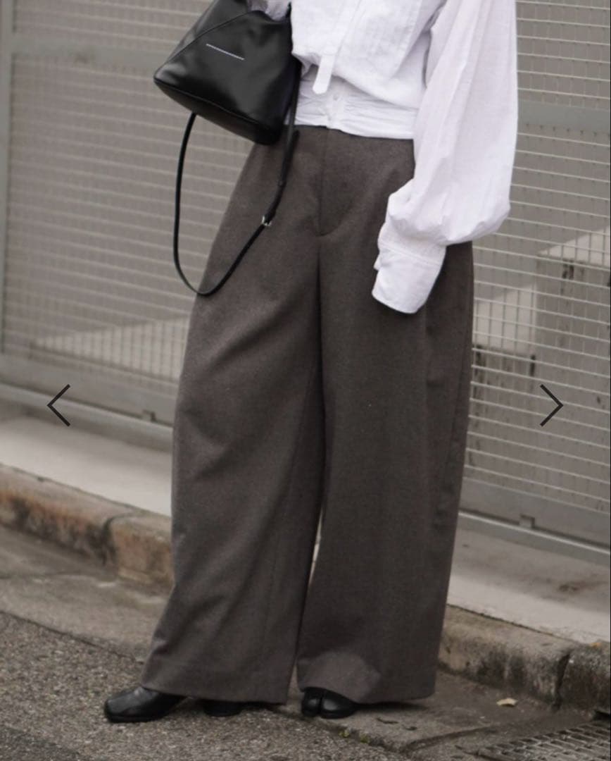 カレンソロジー　トップツィードパンツ