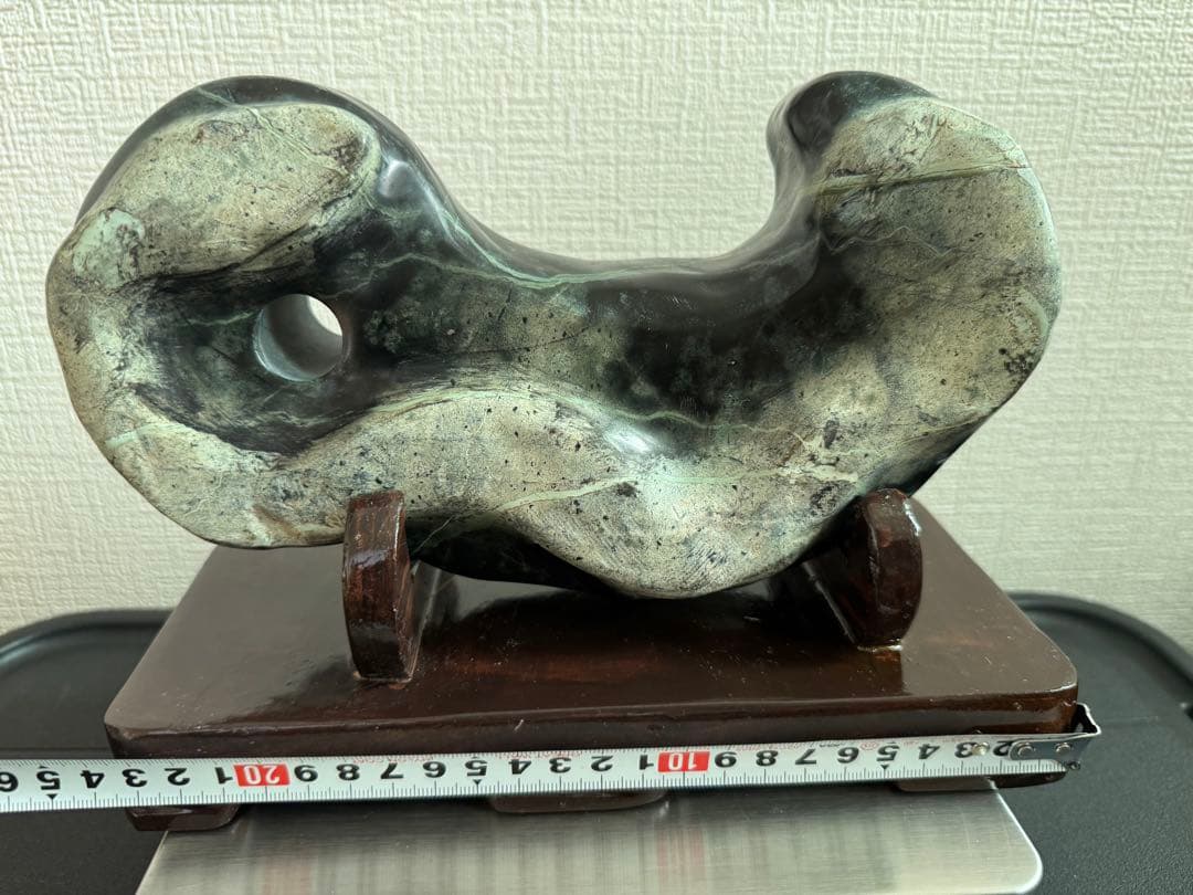 一点物 白蛇石 秩父 埼玉産 勾玉 蛇 鑑賞石 天然石 干支 巳年 蛇紋石 水石