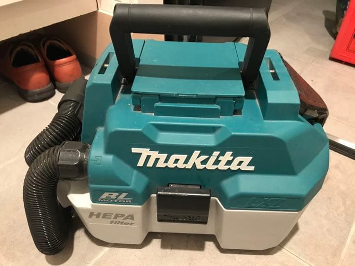 マキタ　乾湿両用集じん機