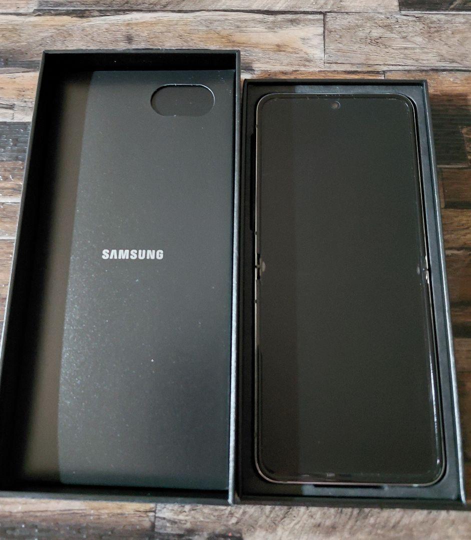 Samsung Galaxy Z Flip5 ミント