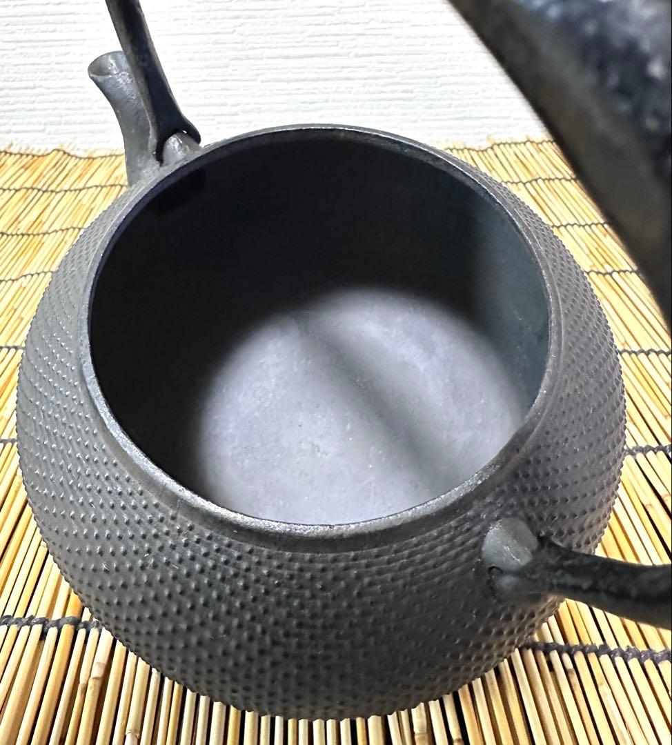 未使用品　南部虎山工房造　１０型アラレ　南部鉄瓶　南部鉄器　鉄瓶