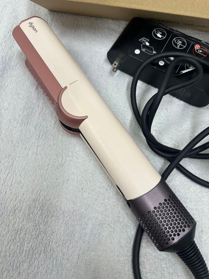 ● ヘアドライヤー ヘアアイロン ダイソン エアストレート HT01