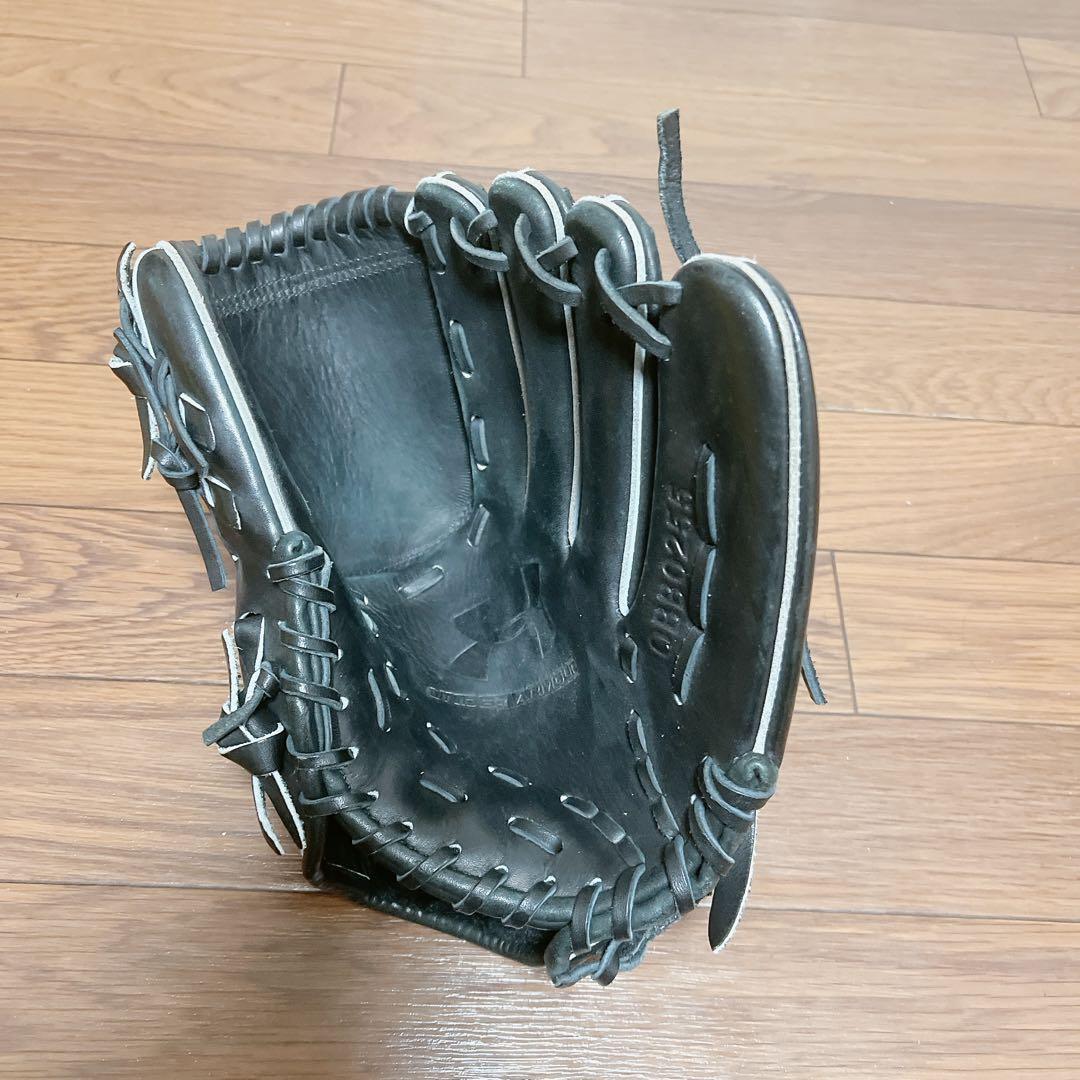 アンダーアーマー　投手用 軟式グローブ 黒