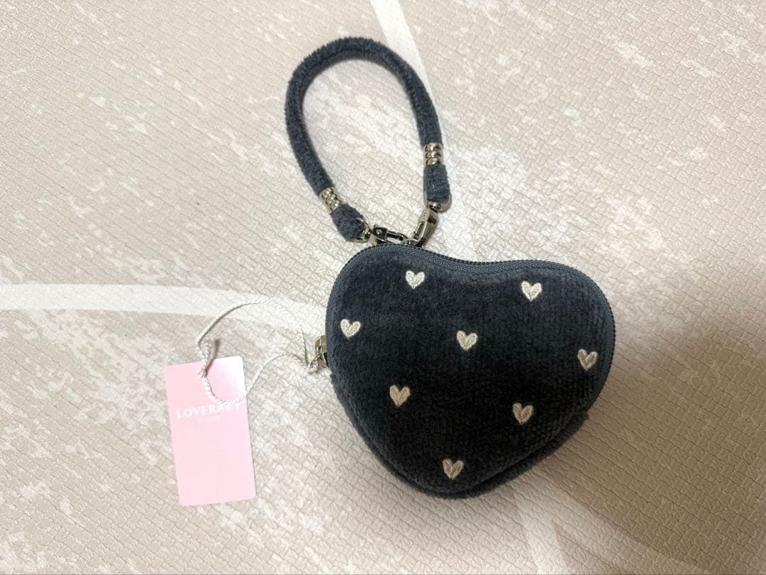 《新品未使用品》ラブラリーバイフェイラー　ハート型ポーチ　グレー