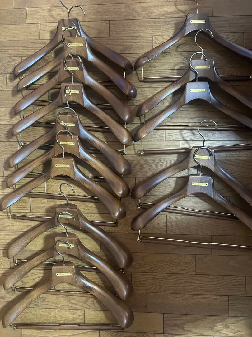 Burberry's 木製ハンガー 18本セット