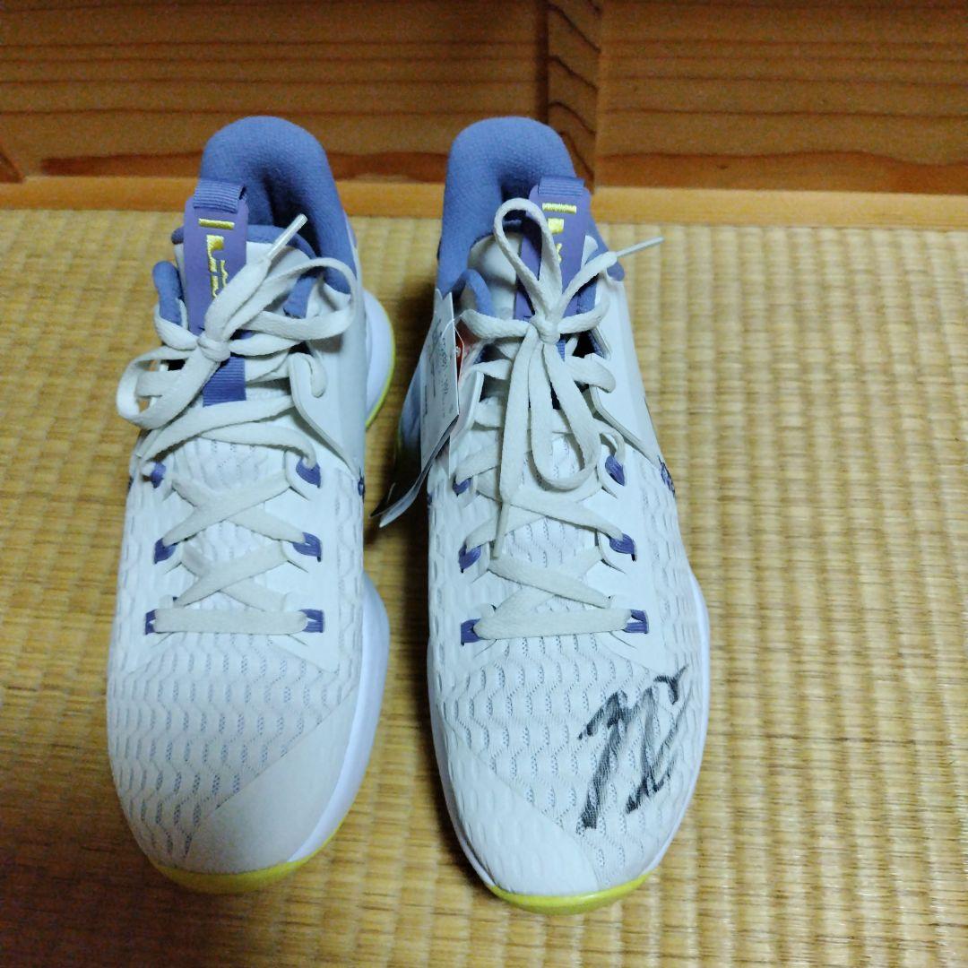 富樫勇樹選手サイン入りバスケットシューズ