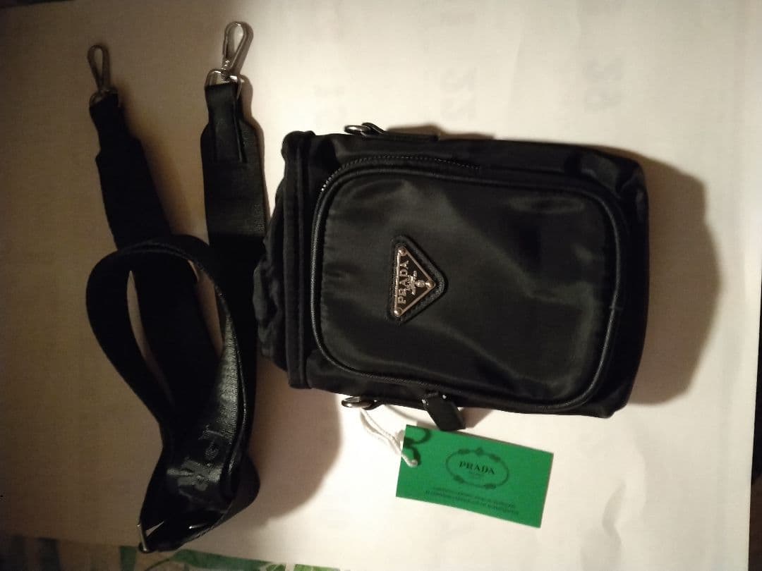 清吾プラダノベルティスマホショルダー新品未使用タグ付き、