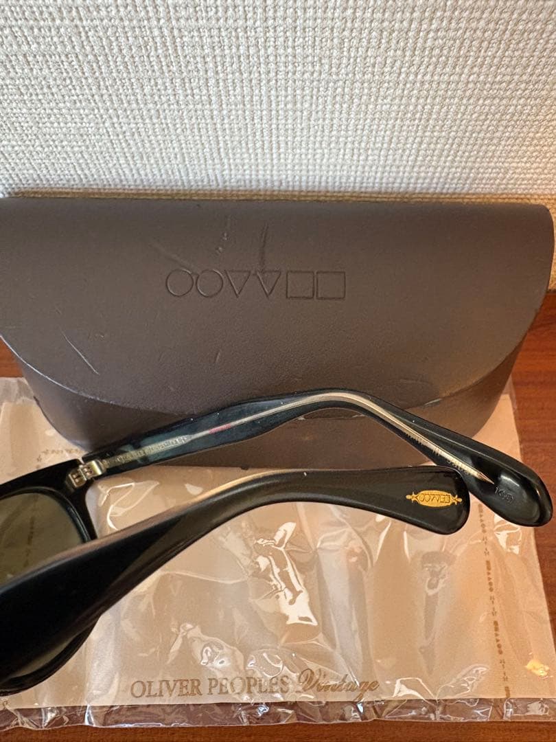 Oliver Peoples ブラックサングラス