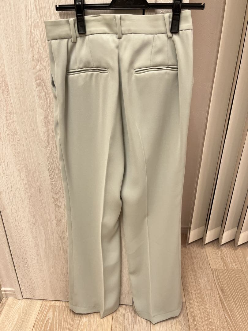 新品タグ付anuasフレアスリムテーパードパンツミント グリーンM ポリエステル