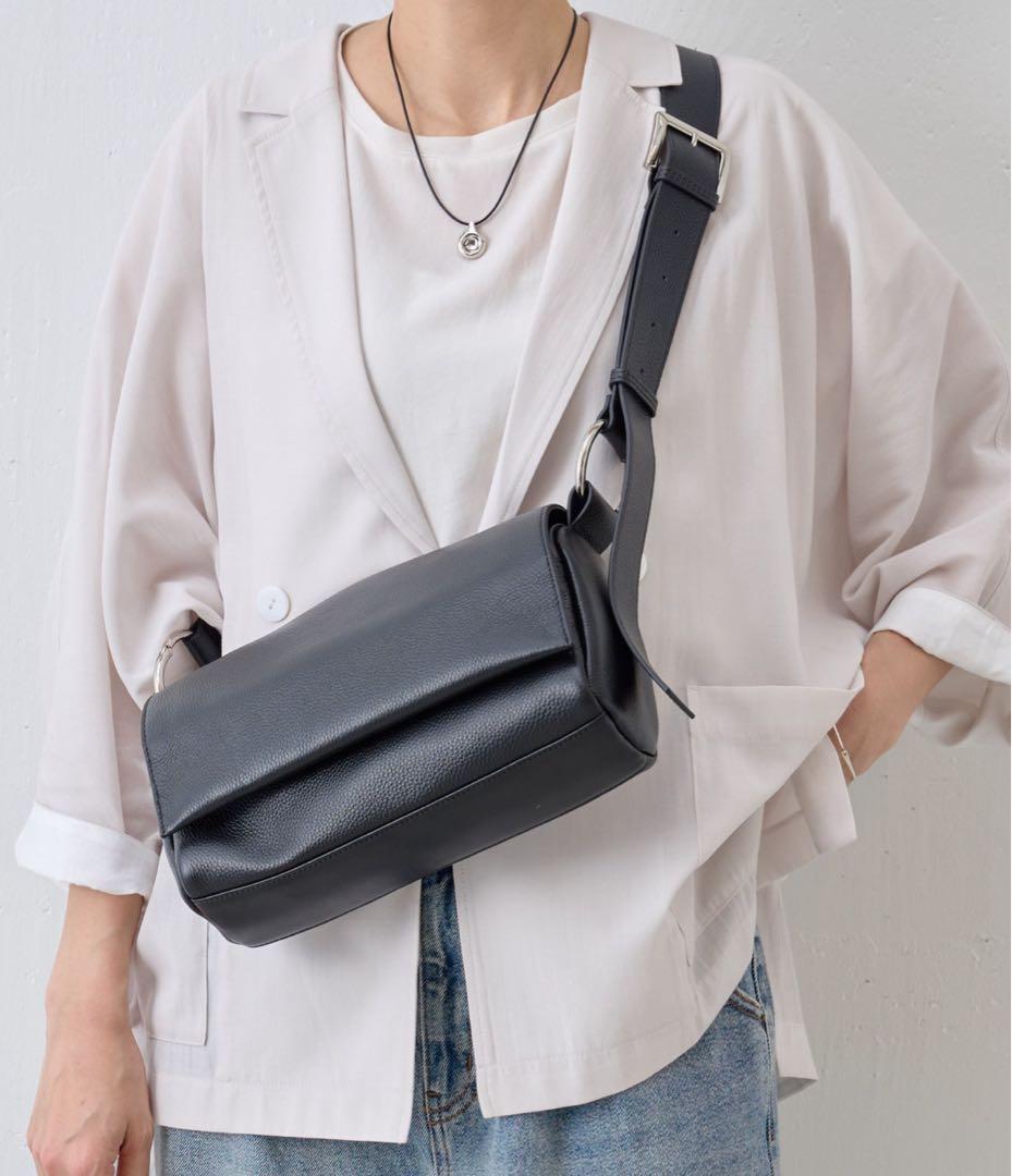 BEARDSLEY ビアズリー レザーボディバッグ