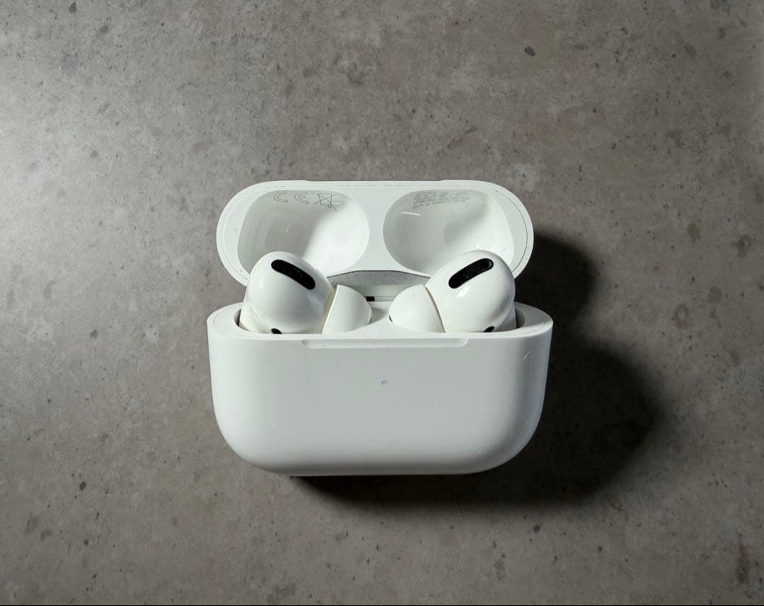 美品 AirPods PRO 第1世代　ケース付き