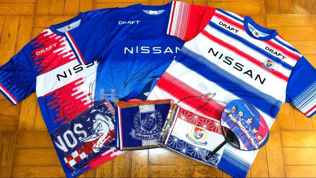 横浜Ｆ・マリノス サイン入りユニフォーム＋タオルマフラー