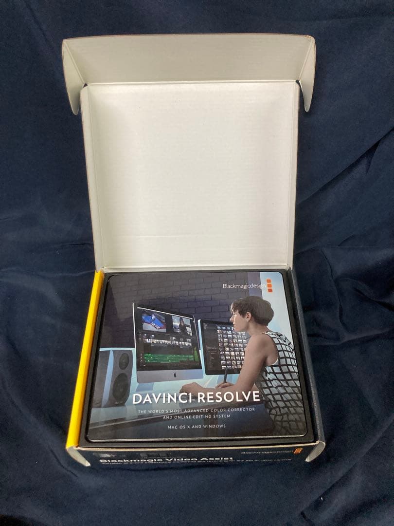 Blackmagic Video Assist 5インチフルHDモニター