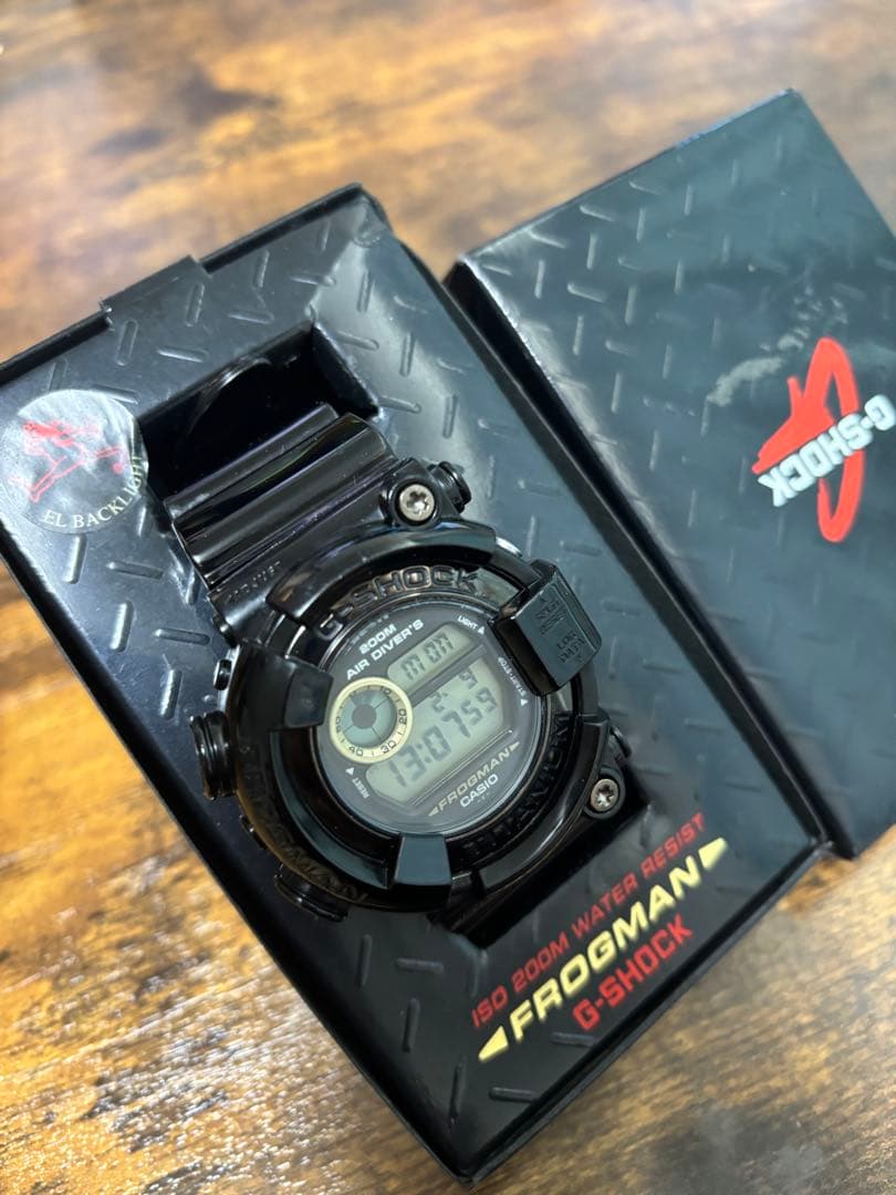 ミ*ー様 G-SHOCK カシオ　メンインブラック　2 dw 8200フロッグマ