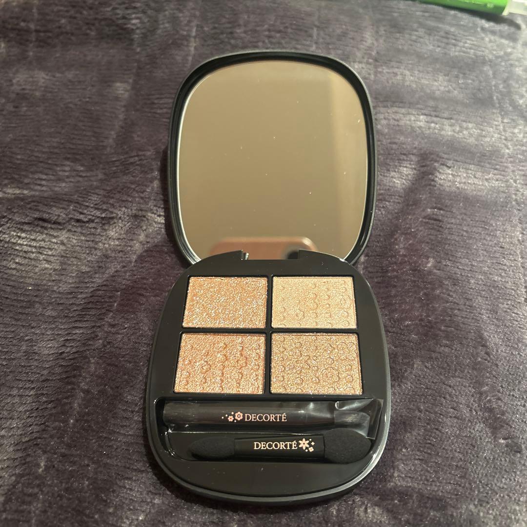 【コスメデコルテ】クリスマスコフレ2025 アイシャドウ、ポーチのみ