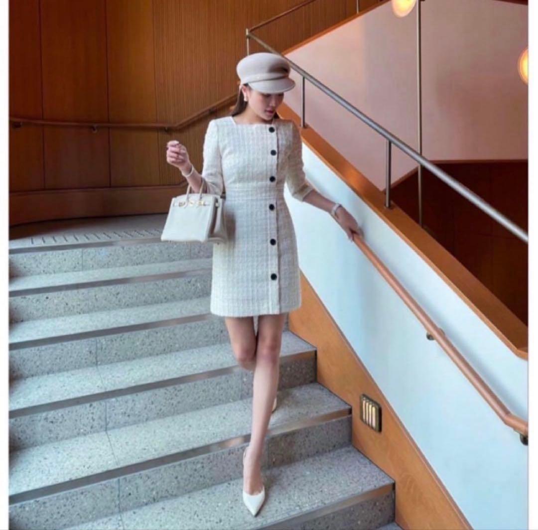 シェリエ shellerアイボリー ツイード ボタン付きミニワンピース