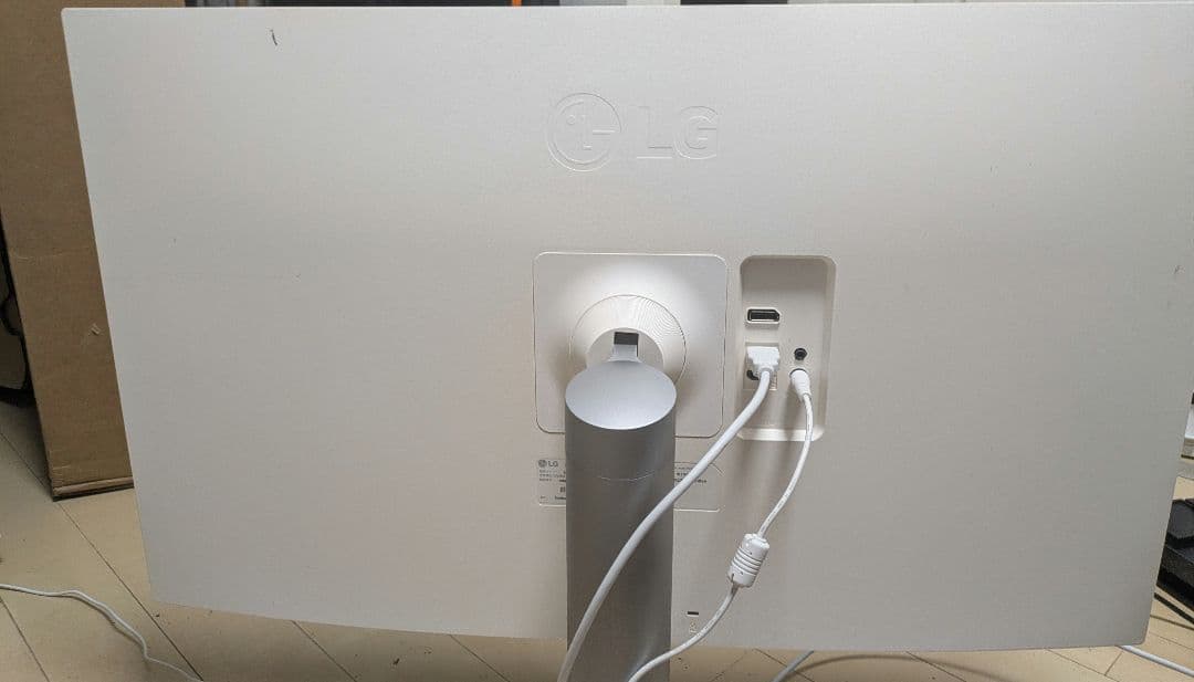 LG 32UN650-W 31.5インチ UHDモニター