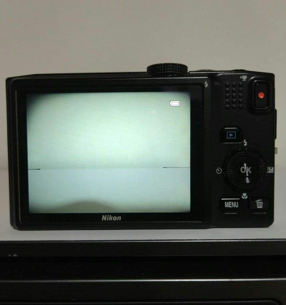 【液晶に難あり】高機能モデル デジカメ ニコン COOLPIX S8200