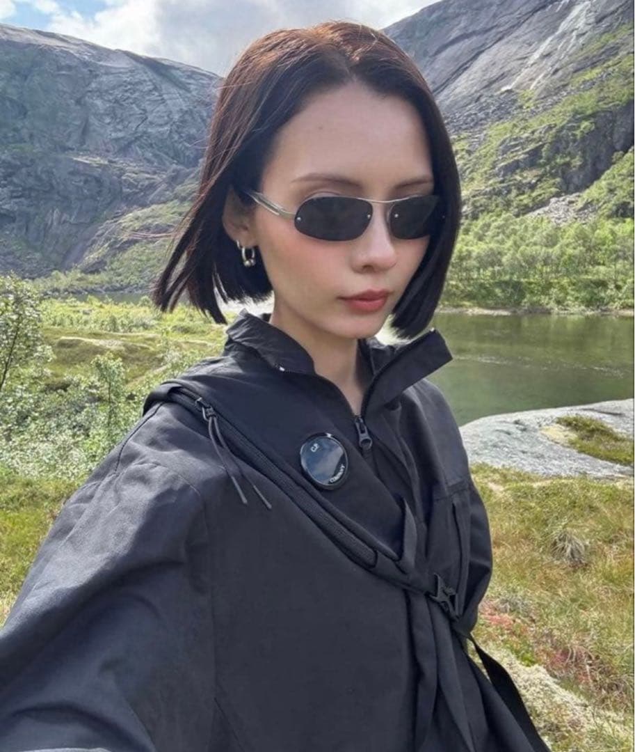 Rachel着用 PRADA サングラス リムレス　ワイヤー